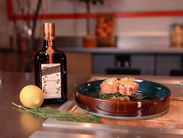 Salmon recipe, smoked salmon virgin sauce with Cointreau, spinach