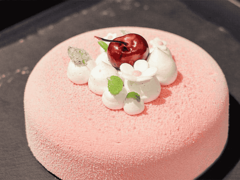 CREAM CHEESE IN 2 TEXTURES BAKED AND SOFT, SOUR CHERRY JELLY,<br />
PISTACHIO SPONGE AND SPECULOOS CRUNCH