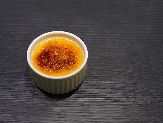 Recipe for traditional crème brûlée, flavored with Cointreau