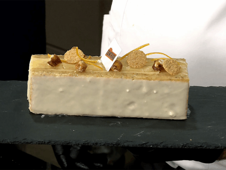 Recipe for hazelnut and orange cake-shaped entremets with video